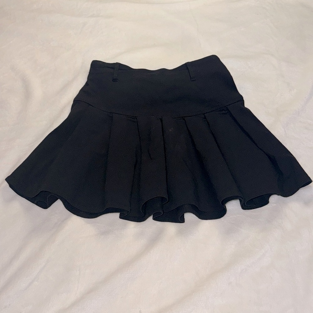 pleated skirt